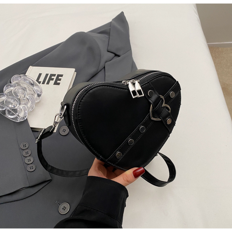 Internet celebridad personalizada de moda del todo-fósforo de color sólido en forma de corazón bolsa de costura bolsa de las mujeres nicho diseño crossbody hombro bolsa de las axilas