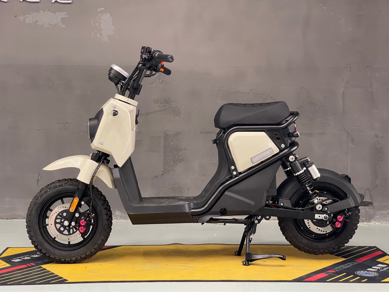 Exported to Europe, Ready-To-Ship, Long-Distance Electric Scooter, High-Speed, High-Power Electric Motorcycle with Long Battery Life
