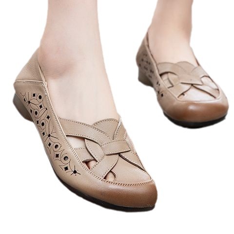 Madre sandalias de verano para mujeres de mediana edad hueco zapatos de mediana edad agujero de cabeza agujero con suela suave zapatos de cuero de ancianos cómodos