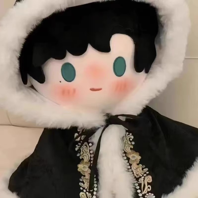 Черный плащ, с вышивкой