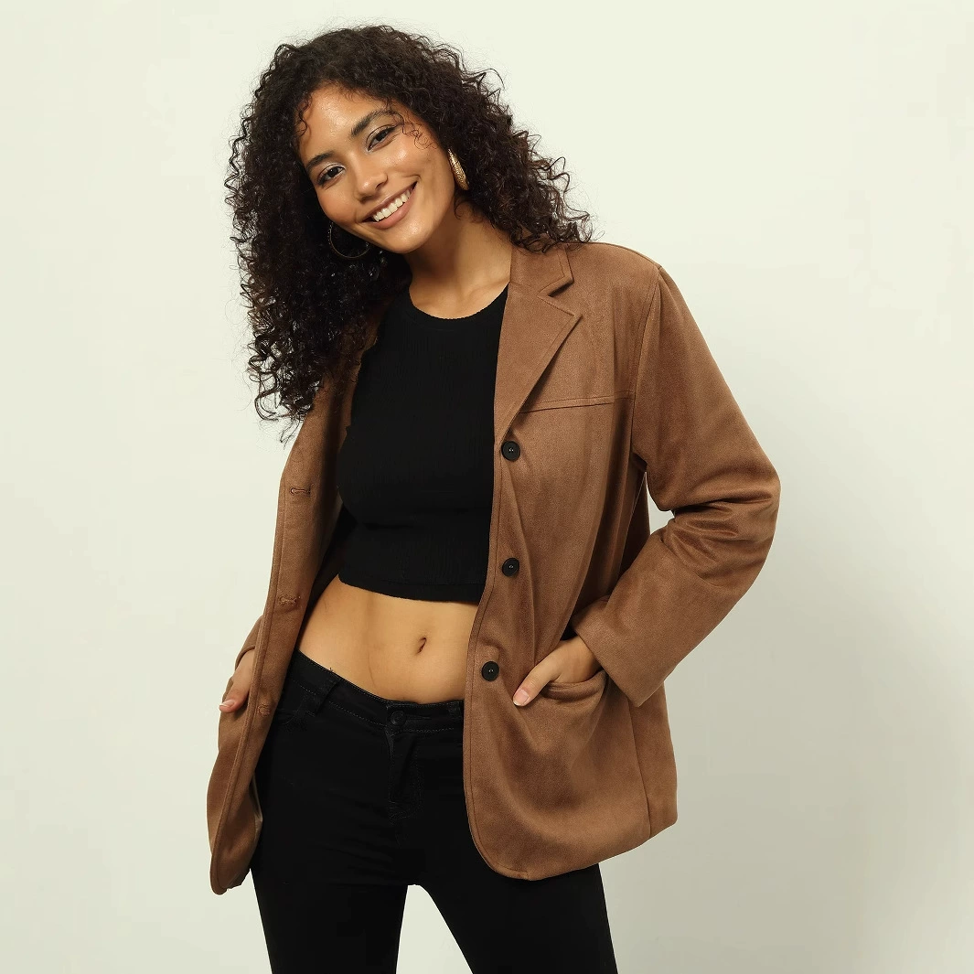 Трансграничная женская одежда оптом европейский и американский стиль моды свободный замшевый повседневный костюм 2024 осень новый замшевый куртка