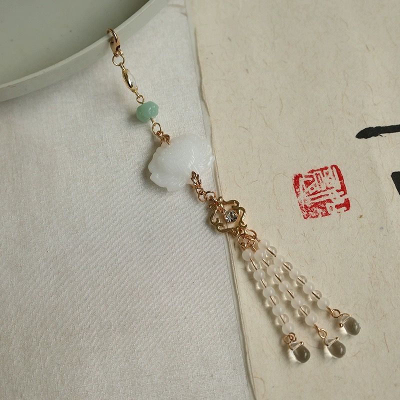 National fashion style cheongsam accessories Lotus placket imitation pearl tassel chest pendant elegant pendant all-match Hanfu brooch