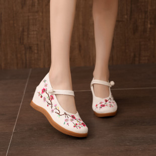 Plum Blossom 7-cm New Buckle Ethnic Style Embroidered Shoes for Women Ancient Style Inner Heightening Han Dynasty Shoes Square Dancer Shoes