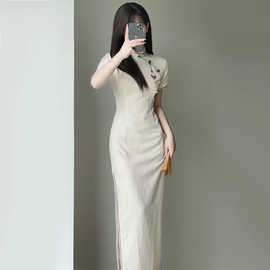 法式米白色少女旗袍改良版日常气质复古素雅国风连衣裙年轻2025年