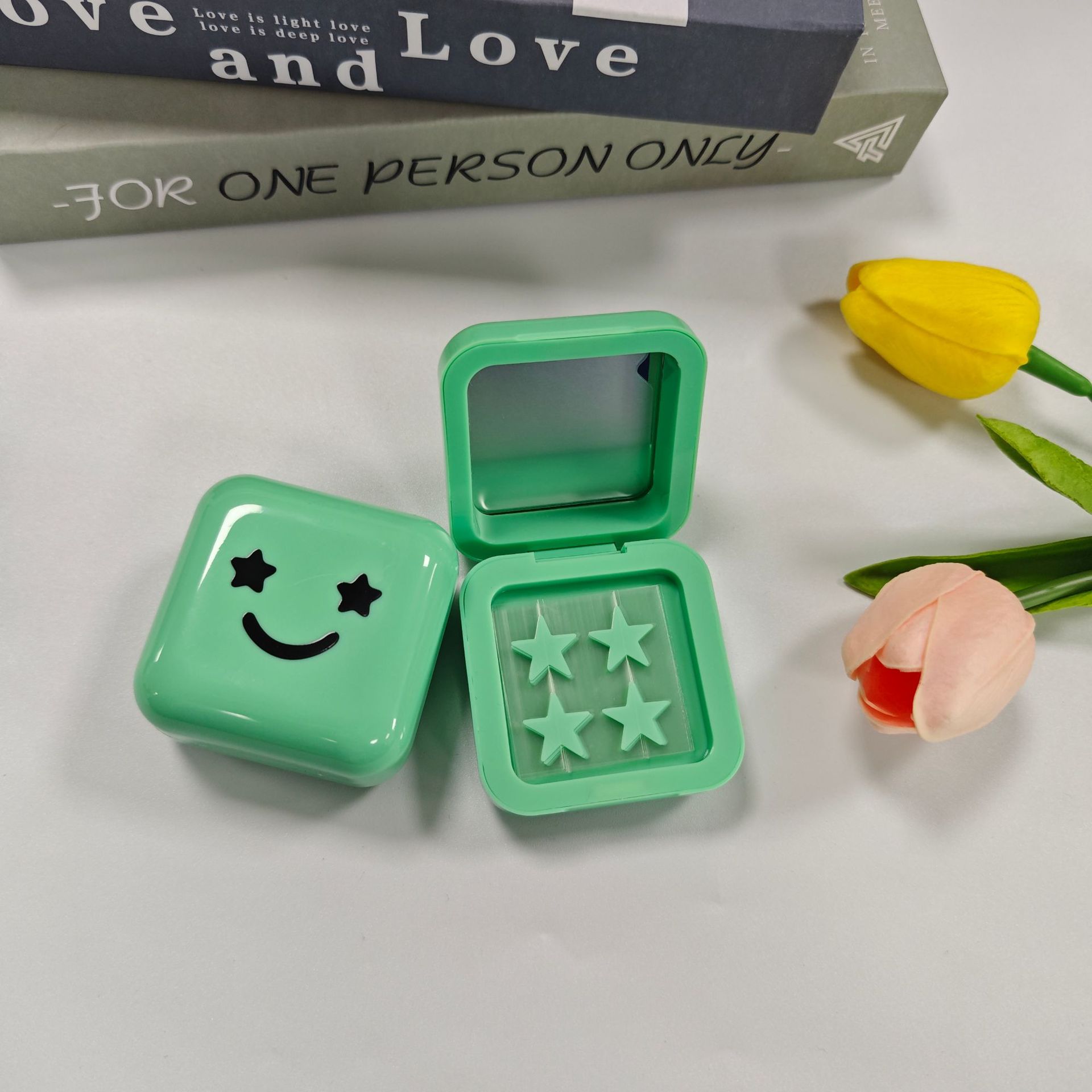 초록색 스마일 거울 케이스 + 별 모양 하이드로콜로이드 여드름 패치 32개입