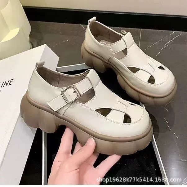 Римские сандалии женские 2024 летние новые толстые подошвы из сосны модные кожаные пуговицы