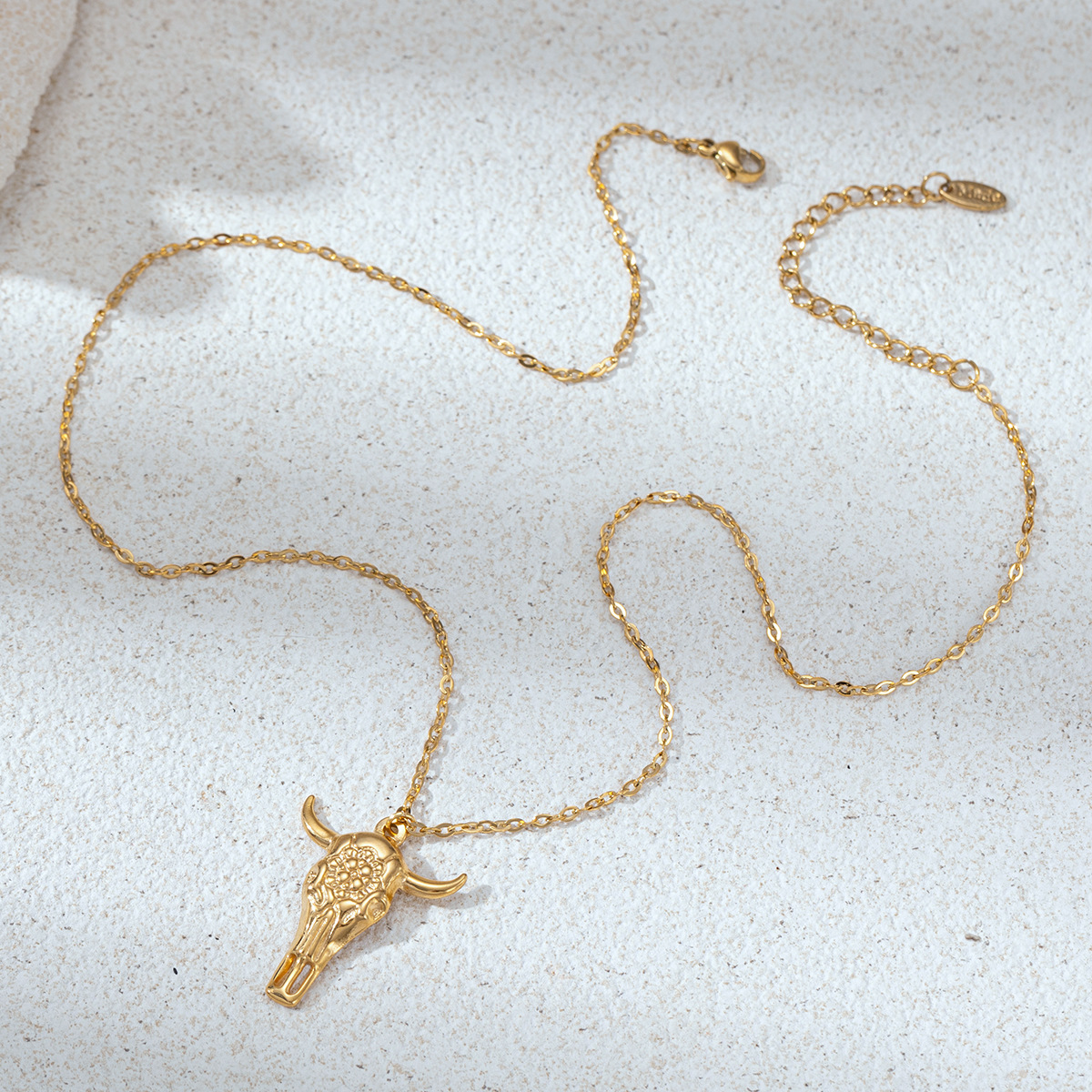 Collar de acero inoxidable para mujeres no se desvanece, colgante de toro universal, cadena de clavícula, nicho de venta transfronteriza para mujeres image 5