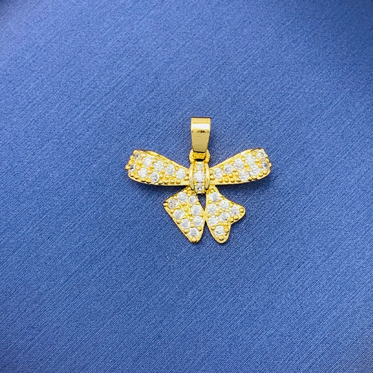 百種類のペンダントは心のままにファッションの経典を配合します。カップルの美しいペンダントは親友のアクセサリーを送ります。