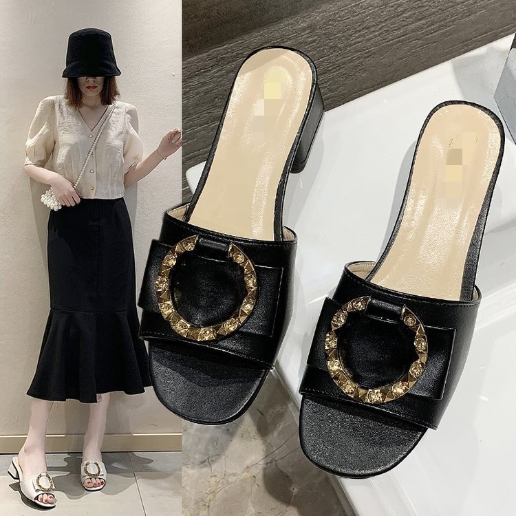 Outdoor de moda zapatillas de tacón grueso de cuero blando verano 2026 nuevo antideslizante una palabra ligera y cómoda sandalias casuales para mujeres