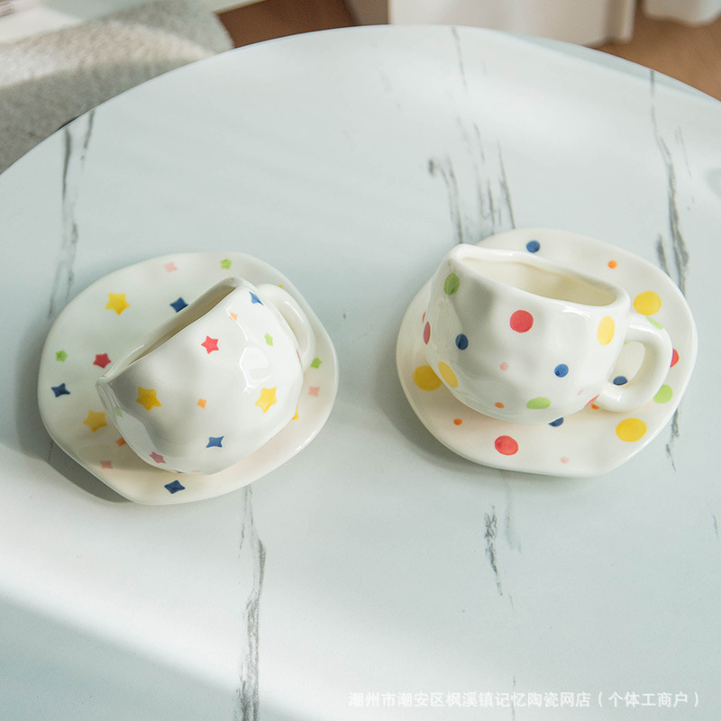 Taza de cerámica irregular pellizcada a mano de color bajo vidriado, oso pintado a mano, naranja, tulipán, taza de café de nube blanca