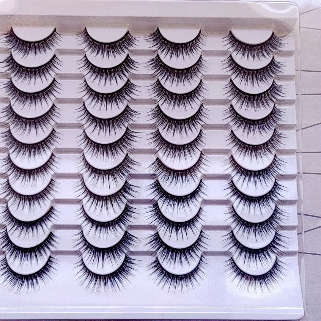 Pequeño libro rojo plantación de hierba cómic pestañas rollo de pestañas falsas pestañas pequeñas pestañas diabólicas 20 pares de maquillaje tailandés grueso europeo y americano