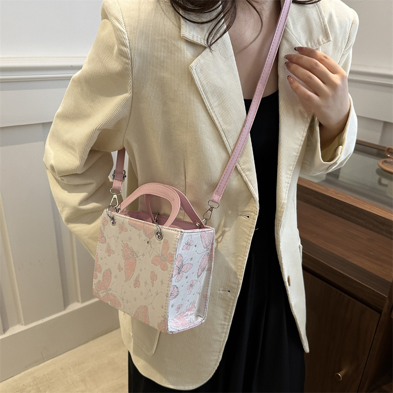 Bolso pequeño de cadena de mensajero de alta calidad de otoño para damas 2024 nuevo bolso cuadrado pequeño con estampado de mariposa de estilo occidental