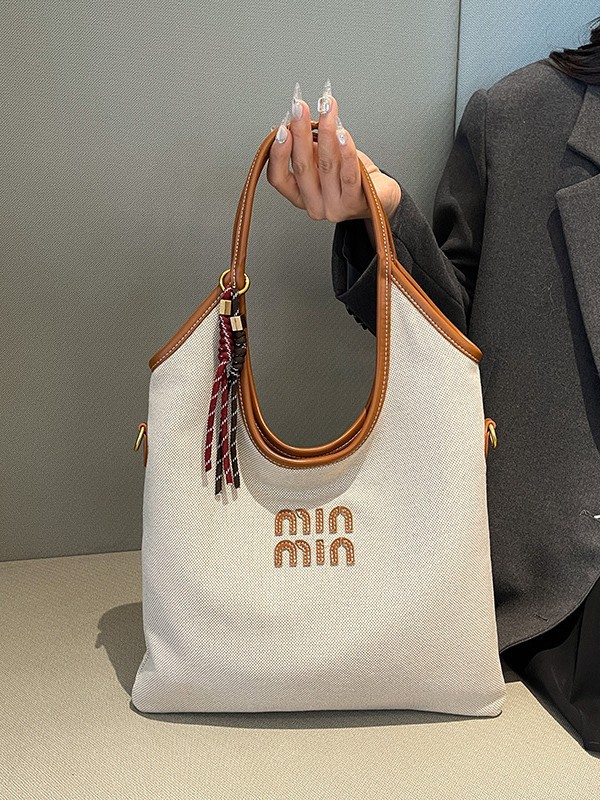Bolsa de mano coreana retro de gran capacidad para mujeres 2024 otoño y invierno nuevo simple bolso de hombro casual de alta sensación bolso de brazo