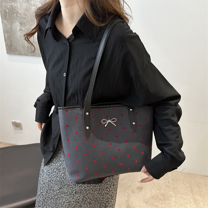 폴카 도트 인쇄 활 2024 새로운 패션 유행 대용량 캐주얼 어깨 여성용 휴대용 언더암 토트 백