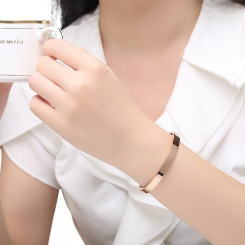 Factory-direct wholesale C-shaped titanium steel bracelet, straight-bar DIY stainless steel bracelet ring—wholesale cross-border European and American jewelry.