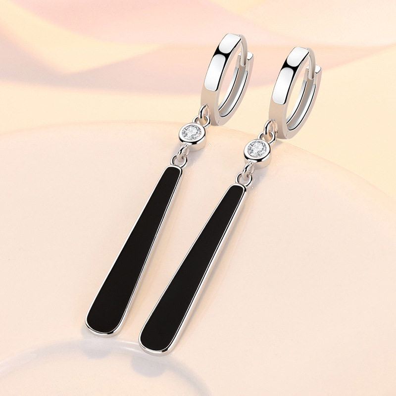 Fashionable black earrings drop-shaped with tassels