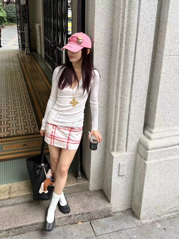 小众Alka**深V领修身显瘦微透长袖T恤女25早秋基础百搭打底针织衫|undefined