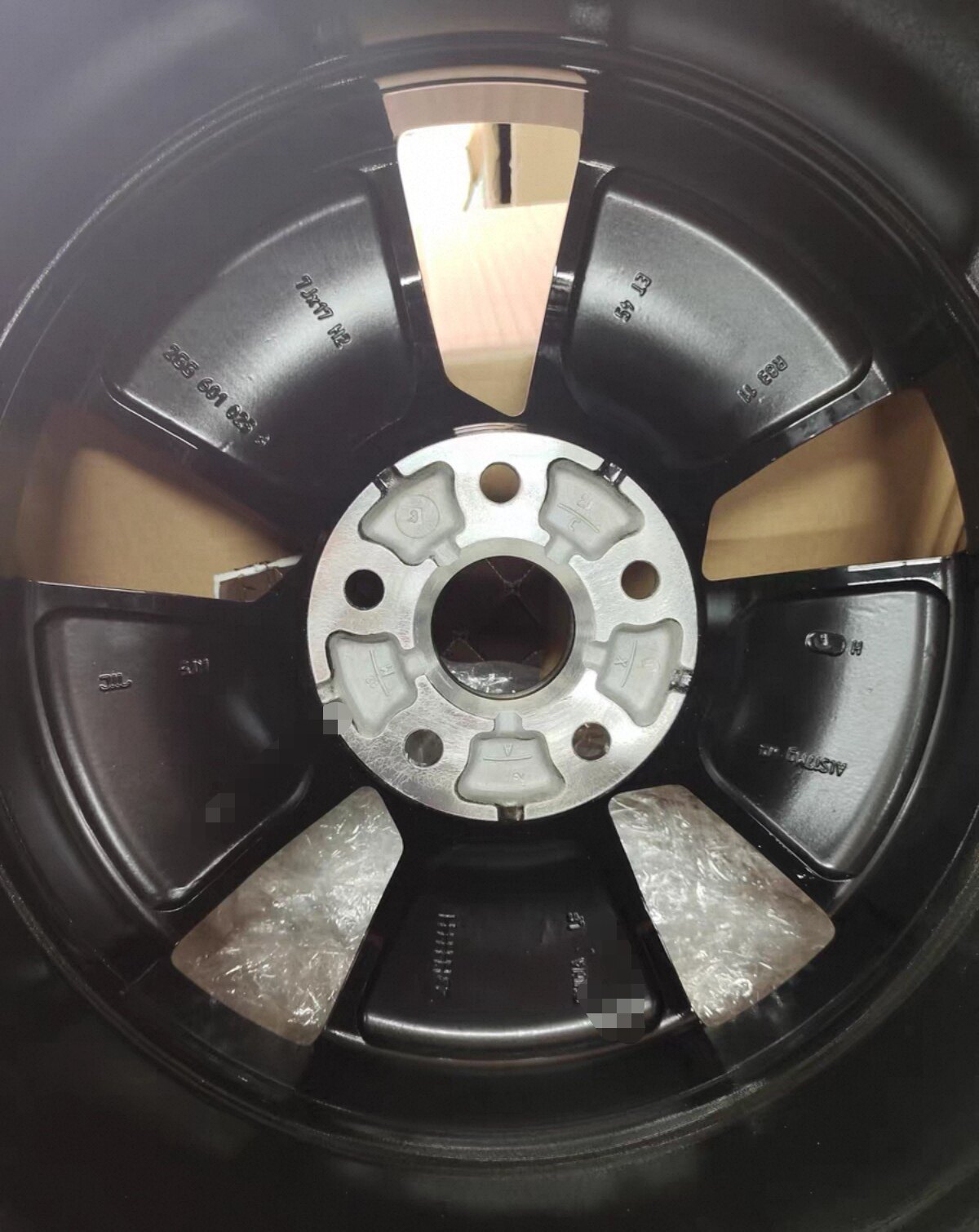 Volkswagen T-Roc 17inch original factory wheels, brand new and genuine, compatible with T-Cross and Tiguan original aluminum alloy rims