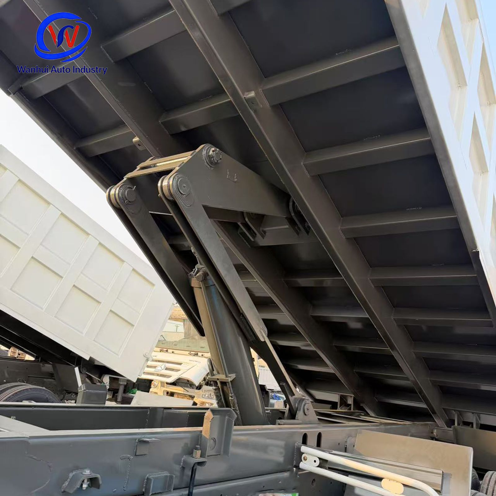 Cross-Border Type Howo 371Hp Lifting Dump Truck, 10-Wheel Hydraulic Tipper Truck, Special Vehicle for Engineering Earthmoving Transport