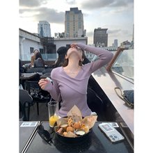 设计感灰紫色交叉V领针织打底衫女秋冬锁骨修身显瘦毛衣露肩上衣