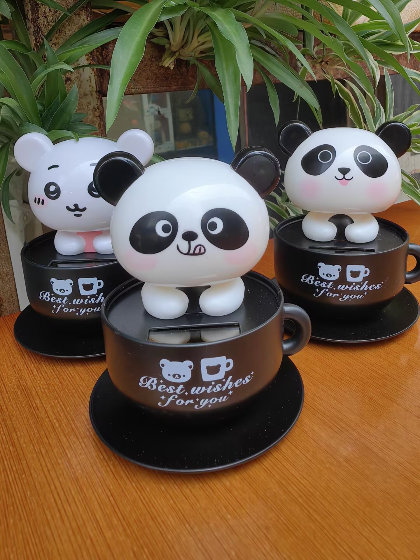 Solar-Powered Panda Bobblehead Ornament, Cute Cartoon Car Interior Creative Decoration, New Model Nodding Doll for Car