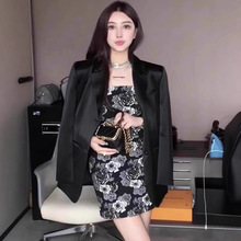 简约西装外套女2025春夏新款休闲黑色宽松高级感轻奢缎面西服上衣