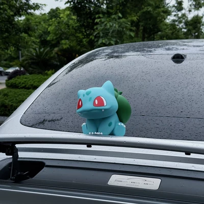 Car ornaments and Adorable Sitting Posture