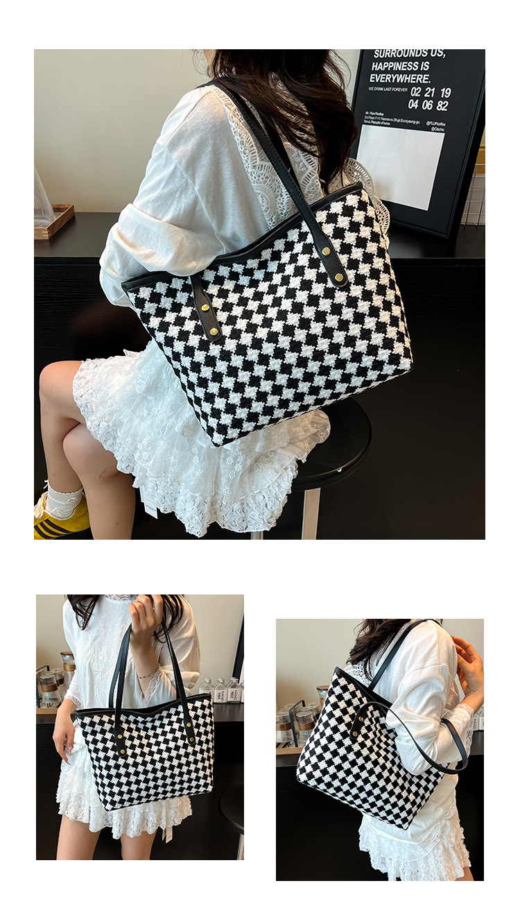 Casual commuting women's bag 2025 Spring checkered simple, stylish and trendy single-shoulder crossbody bag tote bag Application Scenario