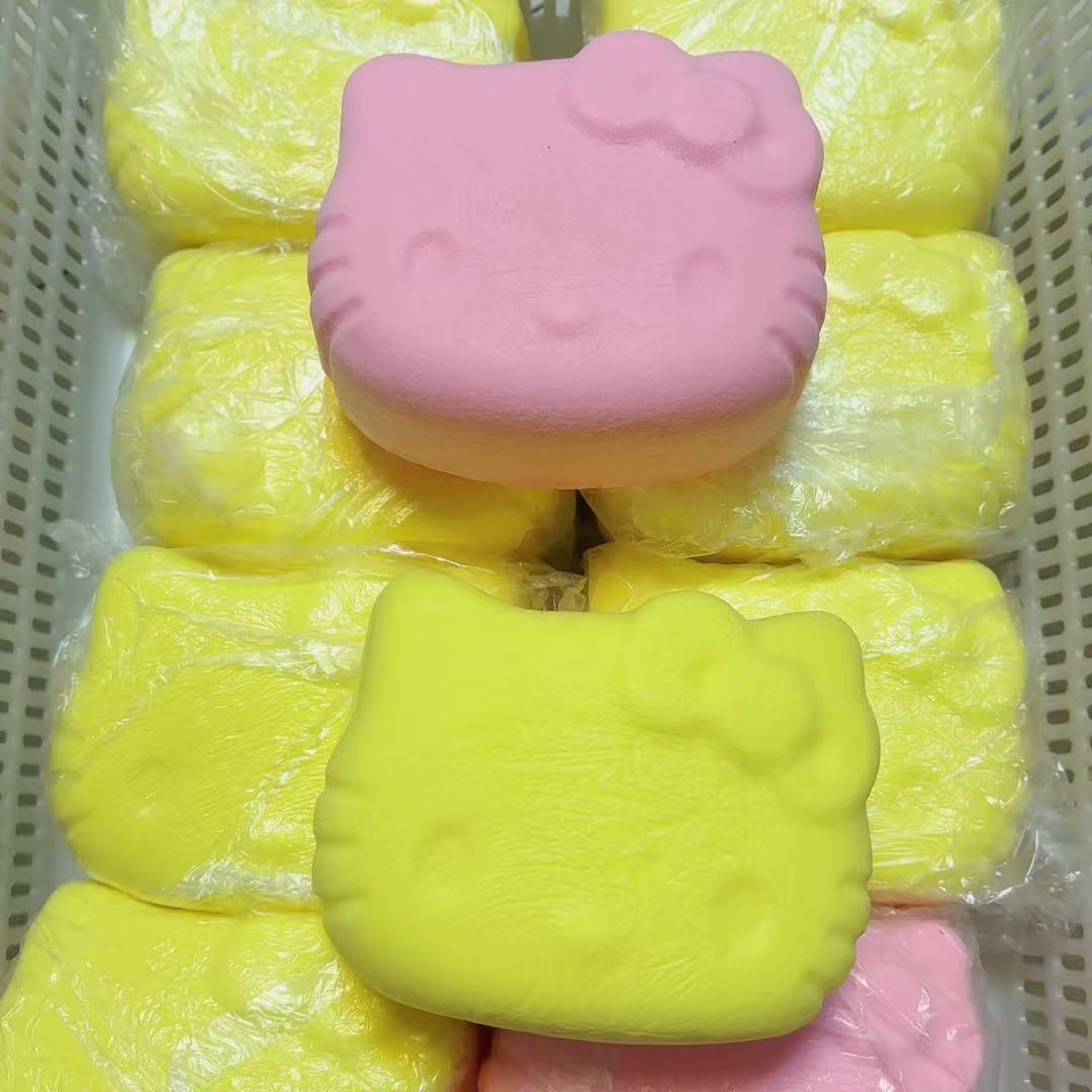 느린 리바운드의 젖은 부드러운 느낌의 무작위 고양이 1마리