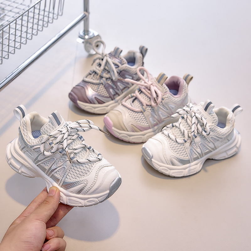 Modas coreanas de moda versátiles ventiladas zapatos deportivos de malla para niños otoño 2025 zapatos de papá para niños y niñas al por mayor