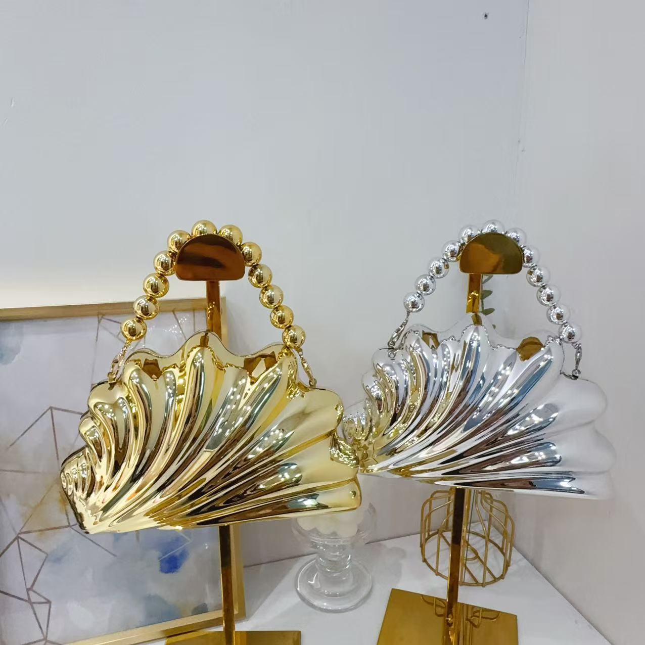 Bolsa de cena de lujo ligera transfronteriza estilo de conchas personales bolsas acrílicas perlas portátiles brillante cara de moda damas bolsas de noche