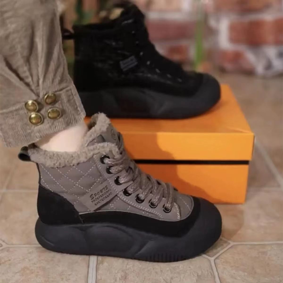 Botas de nieve de cuero de explosión para mujeres invierno 2024 nuevos zapatos de algodón gruesos y cálidos botas cortas de algodón