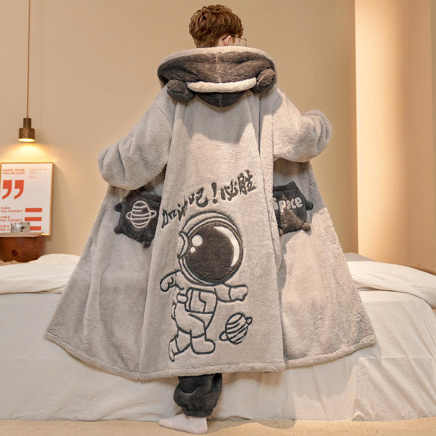 Nightgown Men's Pajamas Winter Coral Fleece Plus Velvet Thickened 2025 New Youth Cartoon Autumn and Winter Home Clothes