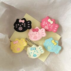 かわいい猫の小魚のヘアピンは日本の甘くて柔らかいです。