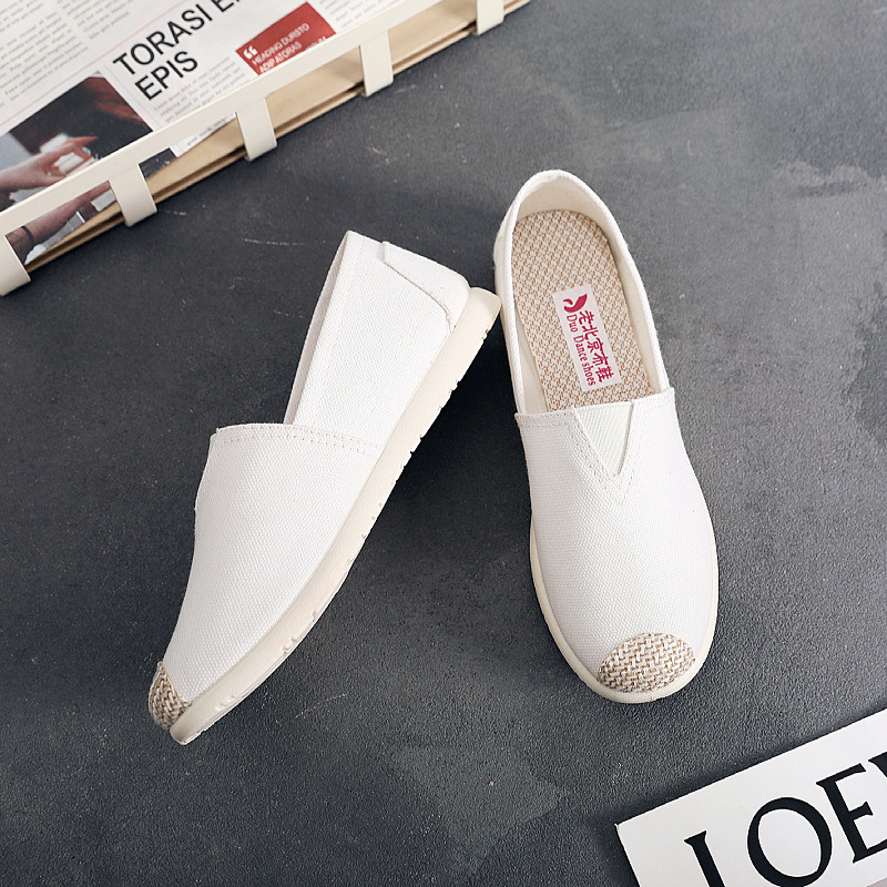 Primavera y verano nuevos zapatos de mujer zapatos de tela viejos de Beijing zapatos individuales zapatos de lona de celebridades de Internet casuales de mediana edad y ancianos zapatos de pescador de suela suave antideslizante