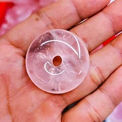 ピンククリスタル安全バックルペンダント女性のためのピンククリスタルハイビスカスストーンペンダントピンククリスタル diy ジュエリーアクセサリー工場卸売