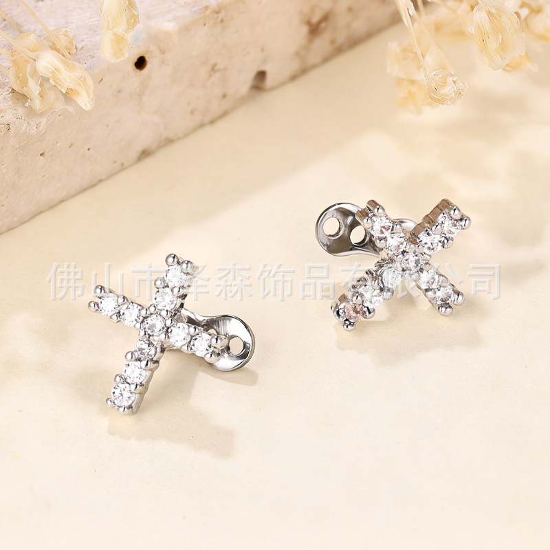 Silver pointed spike labret stud material detail