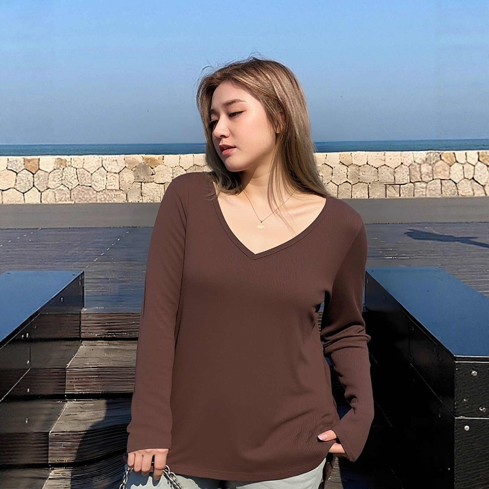 Plus-size V-neck top, sweet and spicy women's loose knitwear, plus-size pear-shaped body type, conceals belly, spring T-shirt, 3350