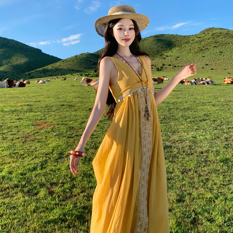 法式氛围感度假风蕾丝花边黄色吊带连衣裙女夏露背收腰显瘦长裙子|undefined