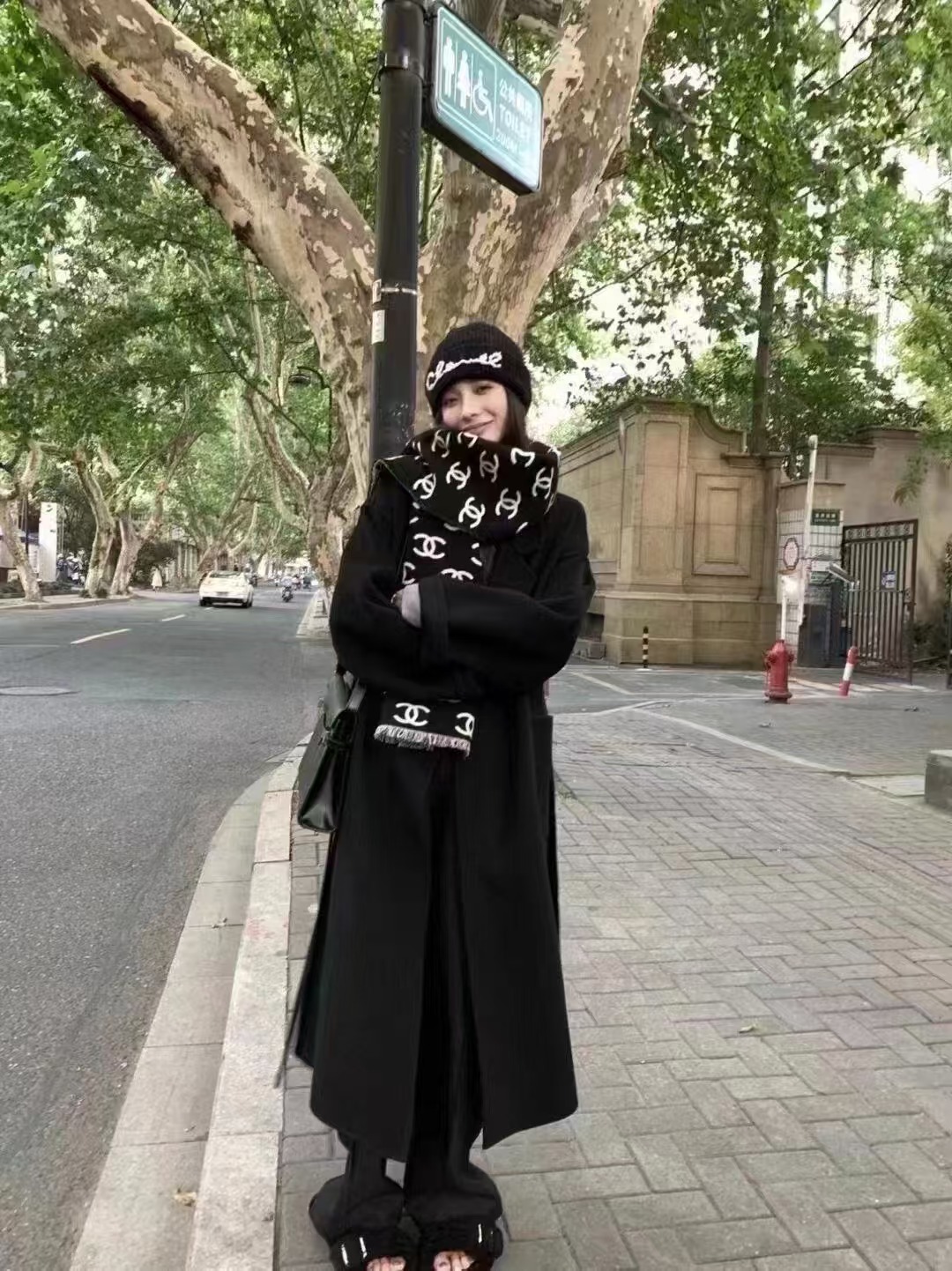 秋冬の新型D字のマフラーの女性はカシミヤのマフラーのフリンジの両面のマントをまねて保温して首を囲みます。