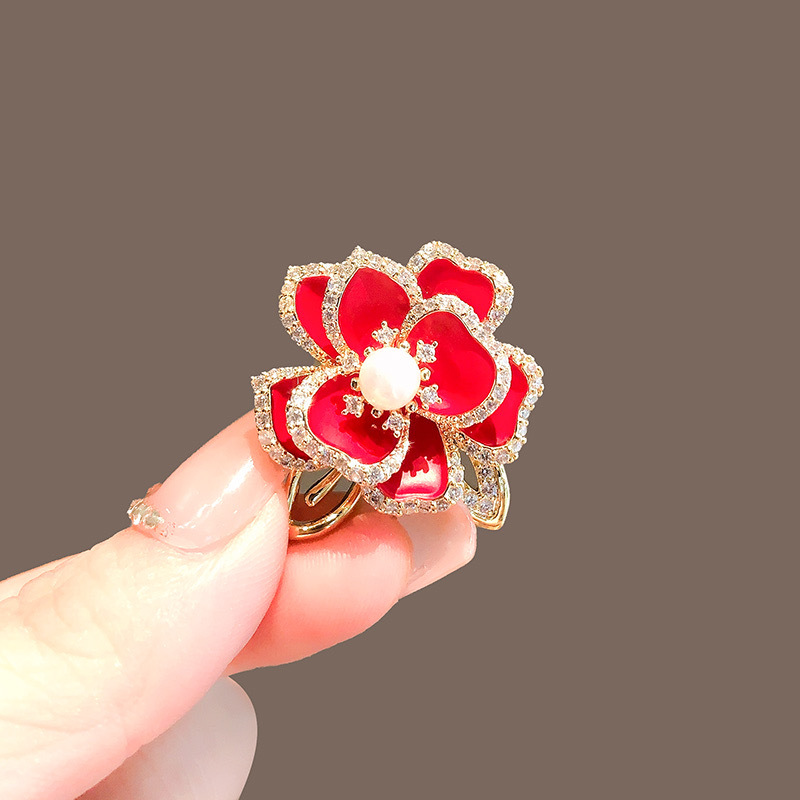 골든 브랜치 동백 브로치 하이 엔드 여성 라이트 럭셔리 천연 진주 꽃 CORSAGE 2023 새로운 유행 핀
