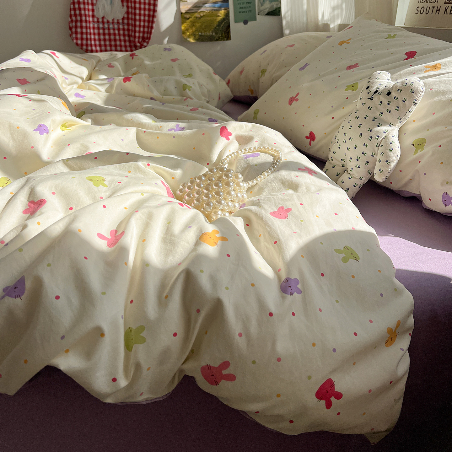 Una clase de cama ultra suave cuatro piezas de grado madre-infantil puede dormir desnudo sábanas cubierta de cama dormitorio de estudiantes tres piezas