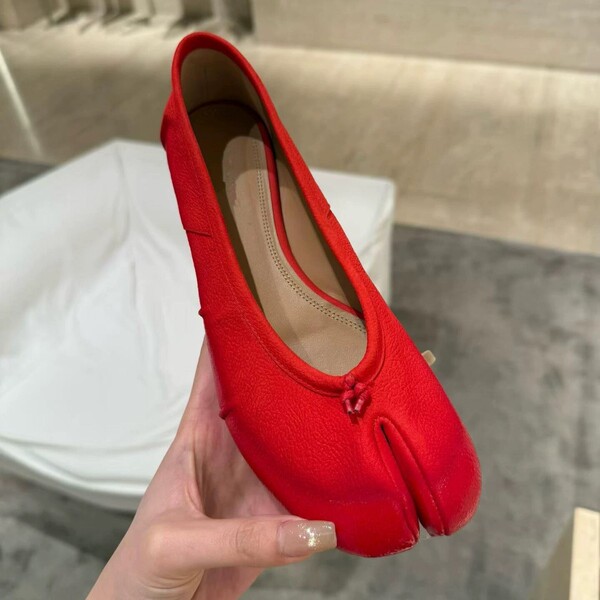 Retro exclusive red Tabi