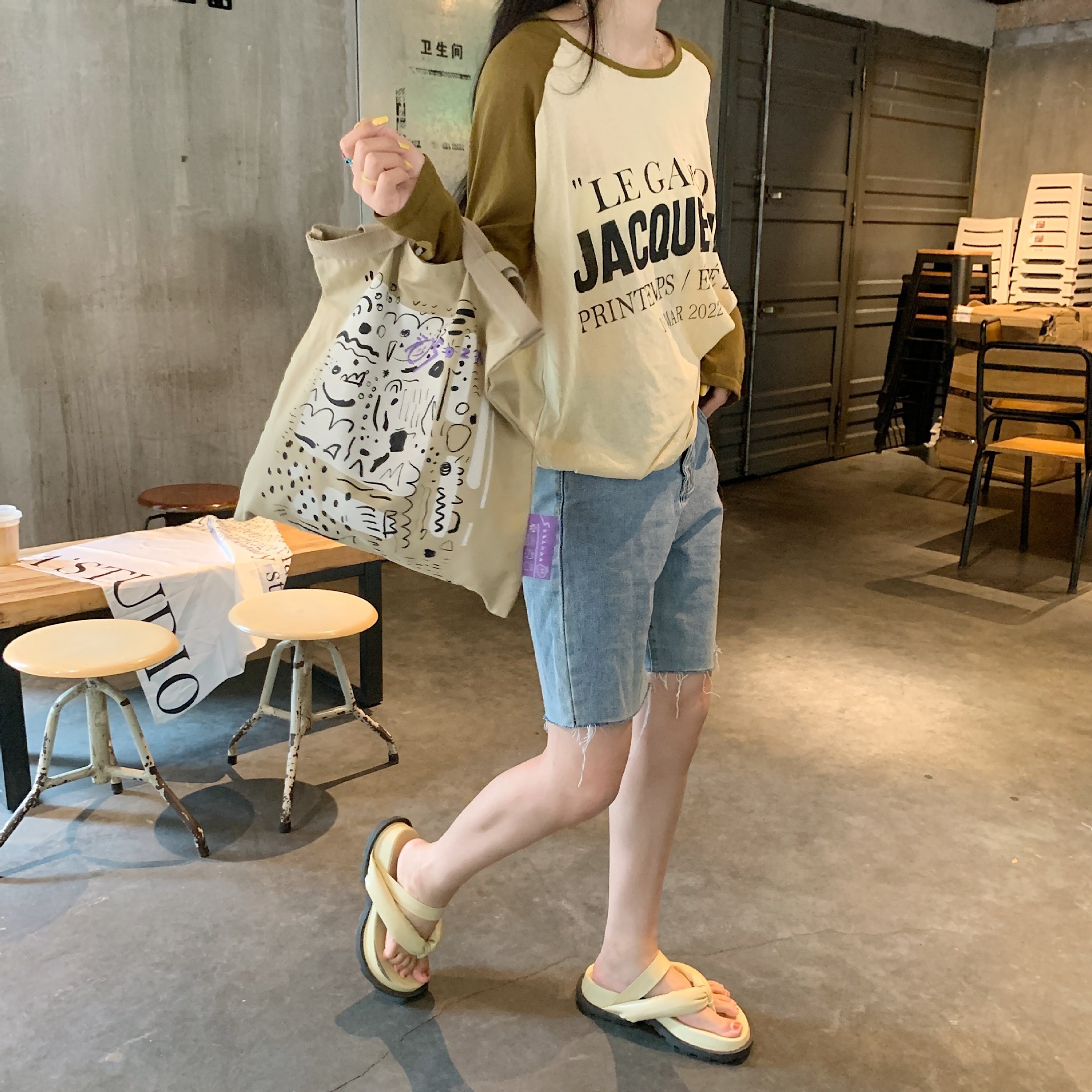 【 In Stock 】26102 letter graffiti printed canvas bag, large-capacity single-shoulder hand-carry shopping bag Tote from South Korea undefined