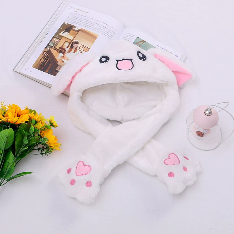 A hat that can move the same ears on behalf of the same ears.