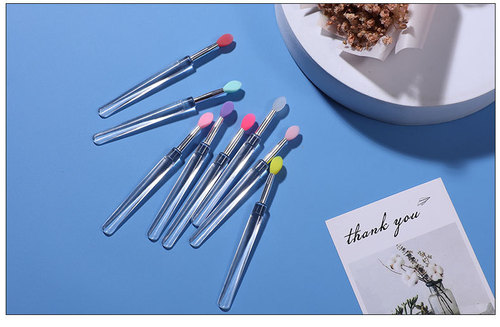Portable carrying cover dustproof silicone lip brush sequined lip brush lipstick brush lipstick brush travel makeup brush