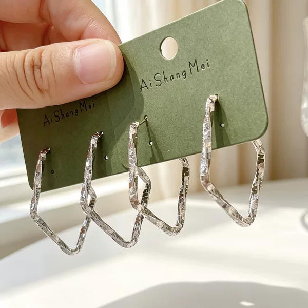 Square large hoop earrings for women, geometric diamond-shaped earrings, light luxury high-end earrings, stock for physical stores and live streaming