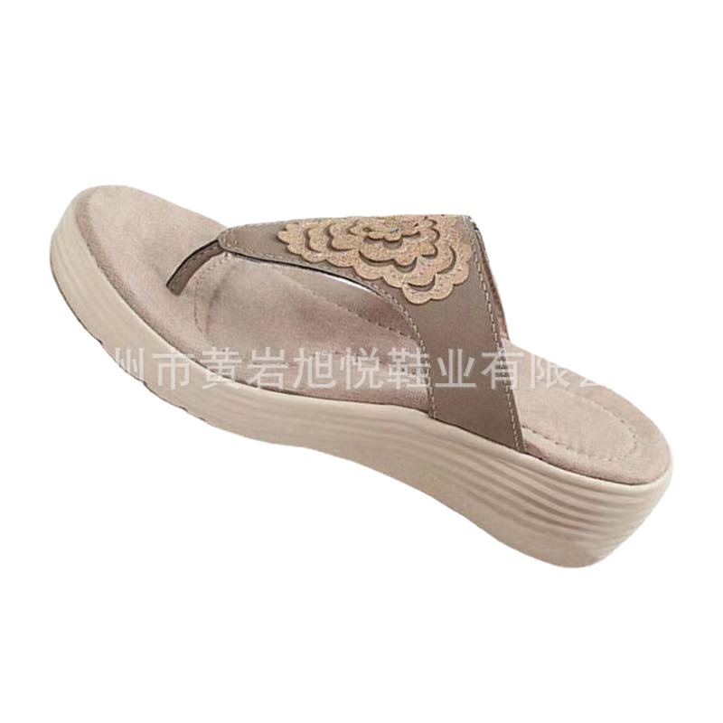 Summer rubber flip flops