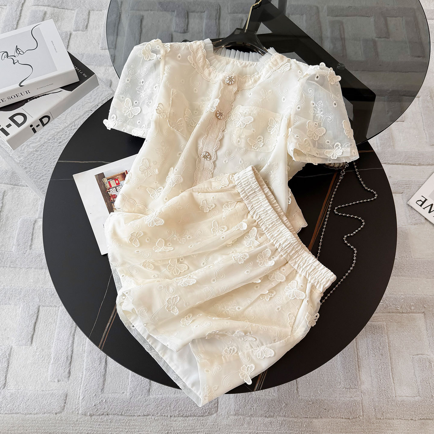 Vêtements pour femmes, petit style, tempérament, costume féminin, nouveau design d'été, haut brodé en jacquard, short à jambes larges, costume deux pièces_voghion.com