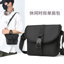时尚斜挎包磁吸扣休闲男士单肩包潮流百搭通勤包男女同款防水男包